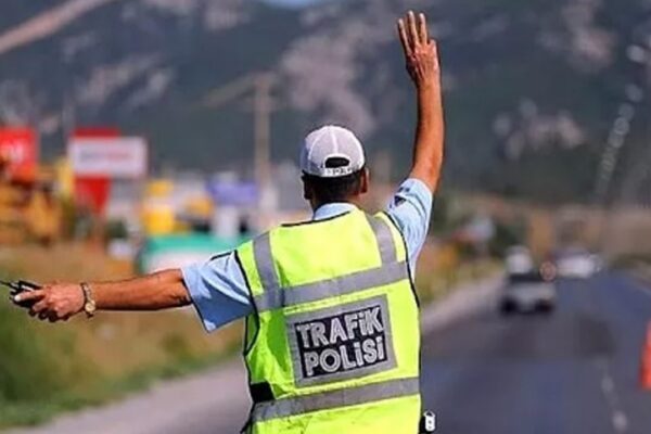 Kasasında 4 Kişiyi Ayakta Taşıyan Kamyonet Sürücüsüne Ceza