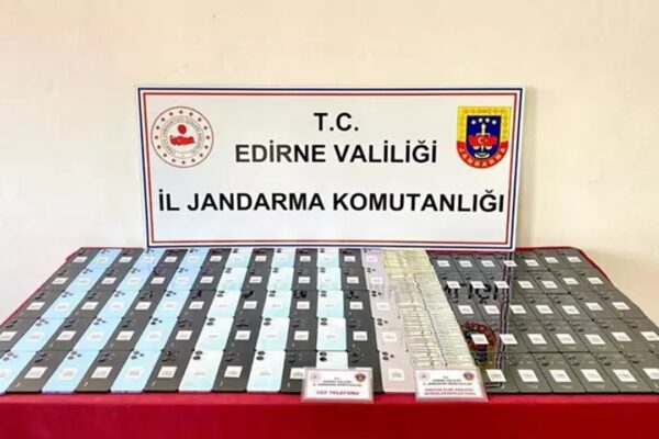 Edirne’de 150 Kaçak Cep Telefonu Ele Geçirildi