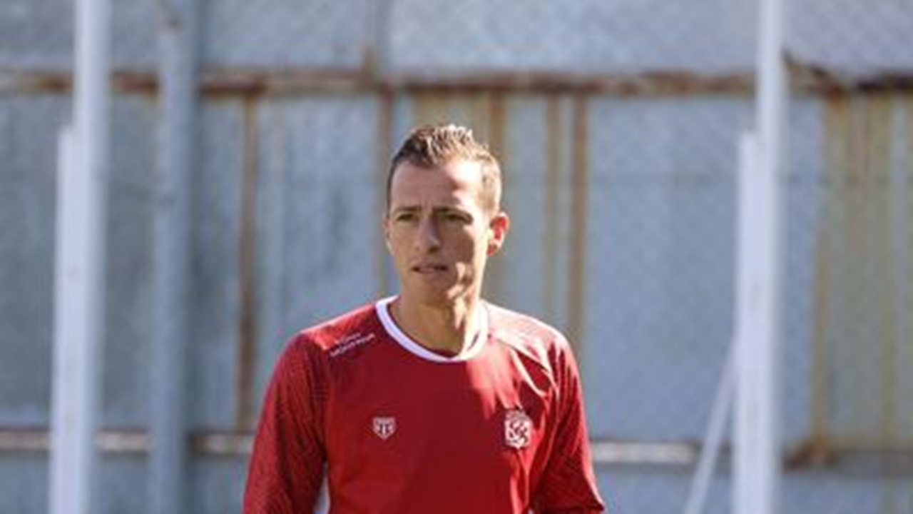 hakan-sivasspordan-ayrildi