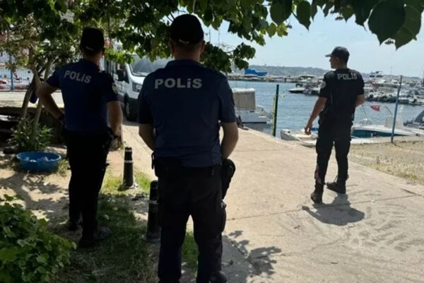 Denizde Halıya Sarılmış Kadın Cesedi Bulundu