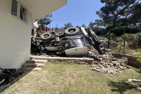 11 Yaşındaki Çocuk İş Makinesinin Altında Kalarak Hayatını Kaybetti