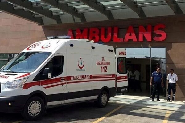 Kontrolden Çıkan Otomobil Park Halindeki Araçlara Çarptı