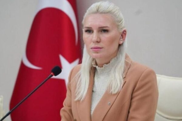 Bilecik Belediye Başkanı Melek Mızrak Subaşı ve CHP Bilecik Milletvekili Yaşar Tüzün Vatandaşın Bayramını Kutladı