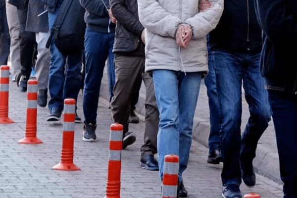 Polis Operasyonunda 17 Şüpheli Yakalandı