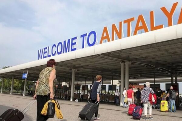 Antalyada Havalimanı Uçak Trafiği Rekoru Yenilendi