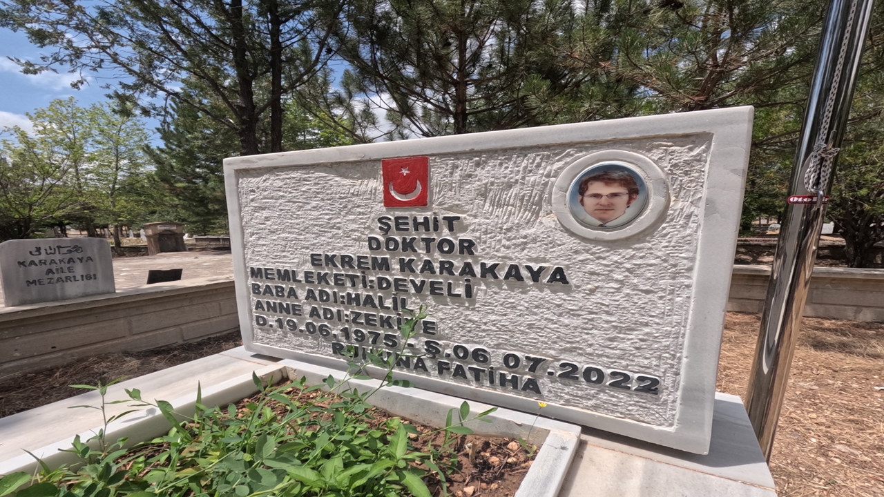 Hasta yakınının silahlı saldırısında hayatını kaybeden Dr. Ekrem Karakaya, Kayseri'de anıldı