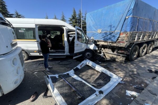 Gaziantep’te 2 İşçi Servisi Kaza Yaptı