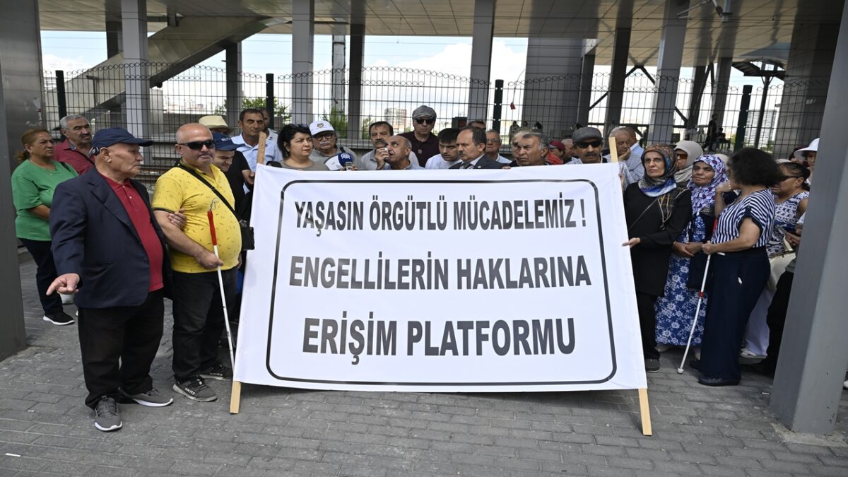 Görme Engellilere Tren İstasyonlarında Refakat Hizmeti İsteniyor