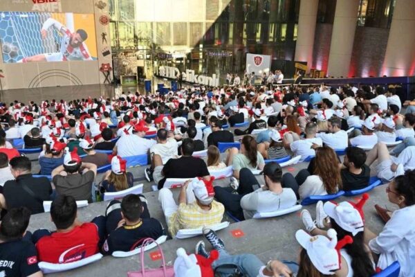 Hollanda-Türkiye Maçı Zorlu PSM Vestel Amfi’de!
