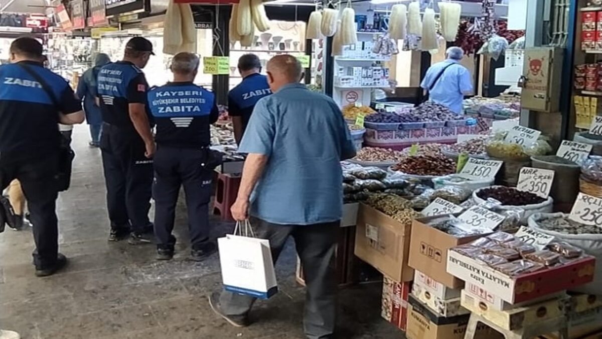 Kayseri’de Kaldırımlar İçin Zabıta Denetimleri Sürüyor