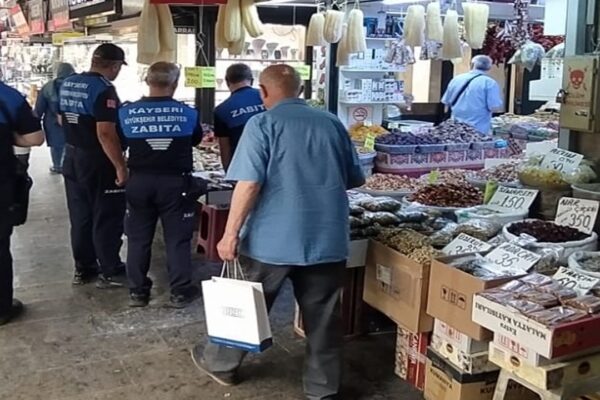 Kayseri'de Kaldırımlar İçin Zabıta Denetimleri Sürüyor