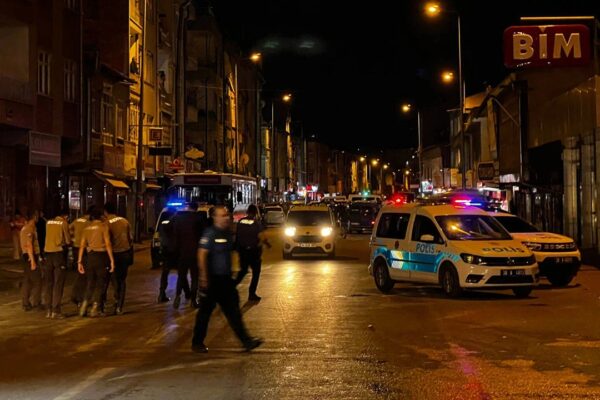 Kayseri’deki Olaylarda 21 Emniyet ve 1 İtfaiye Personeli Yaralandı