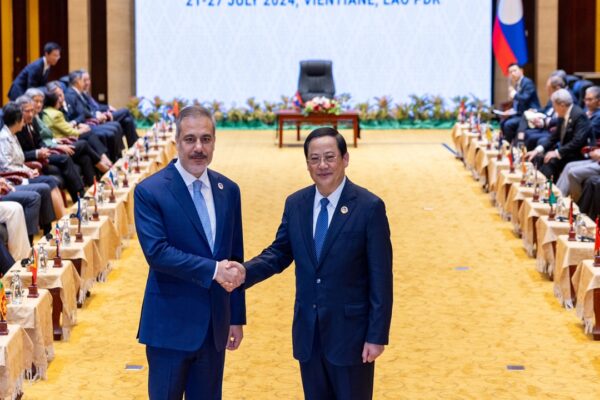 Hakan Fidan, ASEAN Toplantısı Çerçevesinde Laos Başbakanı ile Görüşme Gerçekleştirdi