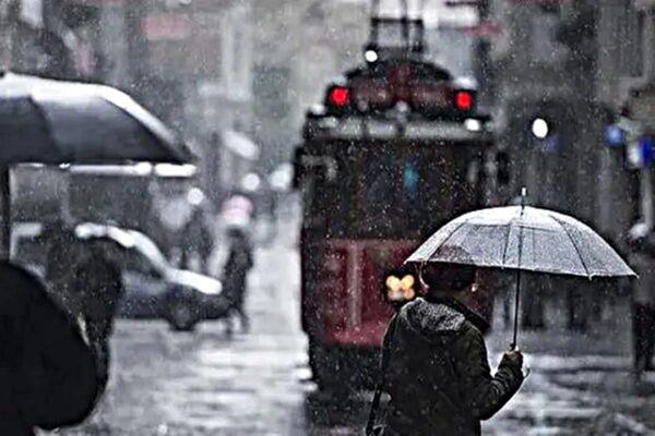 İstanbul İçin Gök Gürültülü Sağanak Yağış Uyarısı