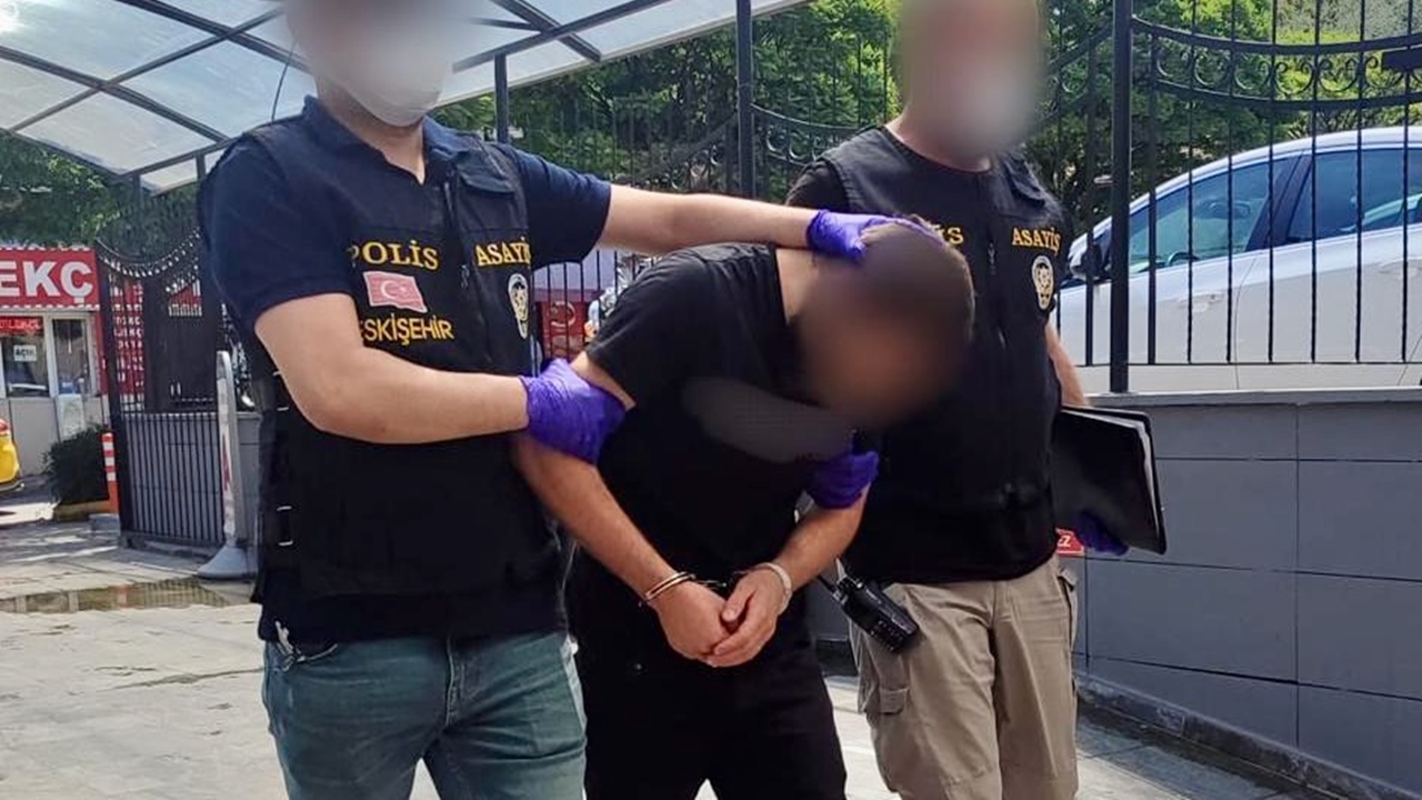 Eskişehir'de parkta spor yapan kişinin cep telefonunu çalan zanlı yakalandı