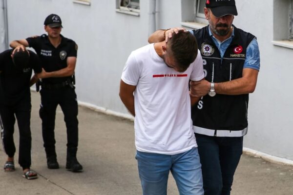 Adana'da Uyuşturucu Satıcısı 2 Kişi Tutuklandı