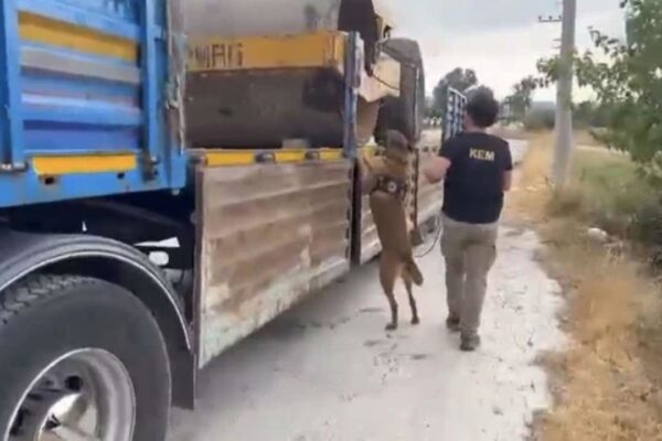 Asfalt Silindirinde 77 Kilo 650 Gram Uyuşturucu Bulundu