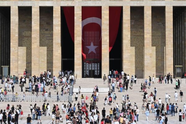 Bir Günde 350 Bini Kişi! Türkiye Anıtkabir’de Toplandı