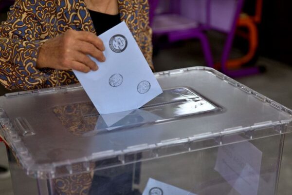 AK Parti Güç Kaybediyor! İşte Yeni Anket Sonuçları