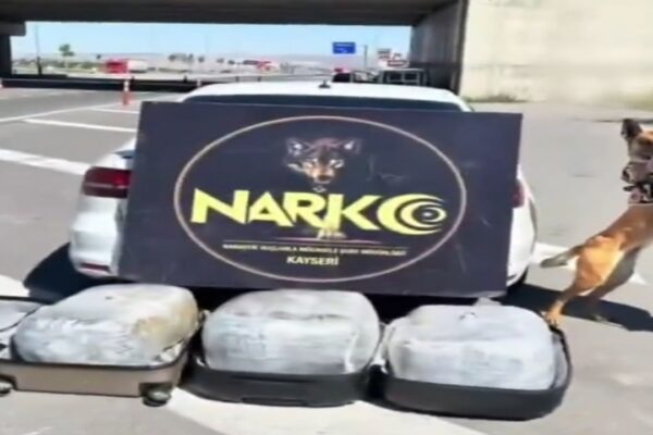 Otomobil Bagajında 41 Kilo Skunk Ele Geçirildi