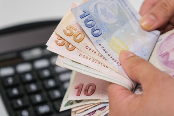 Mesai Saatleri Düzenlemesiyle Memurların Maaşı Düşürülecek mi?