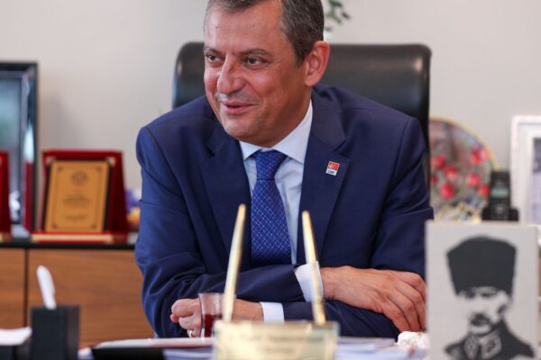 Özgür Özel’in Masasındaki Seçim Anketi Sonuçları Ortaya Çıktı