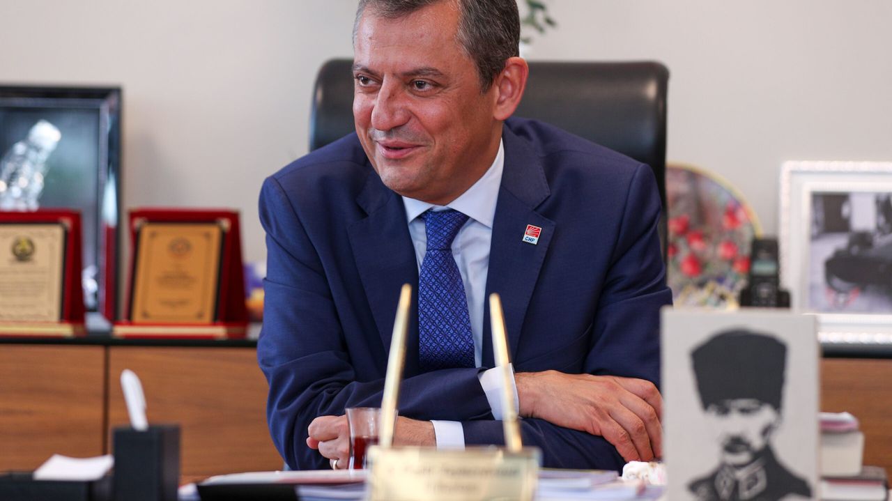 Özgür Özel’in Masasındaki Seçim Anketi Sonuçları Ortaya Çıktı