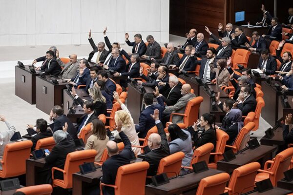Noterlik Kanunu Yasalaştı! İşte Değişen Maddeler ve Yeni Düzenlemeler