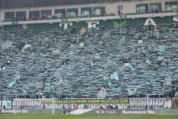 Bursaspor Karşıyaka Puanları Paylaştı