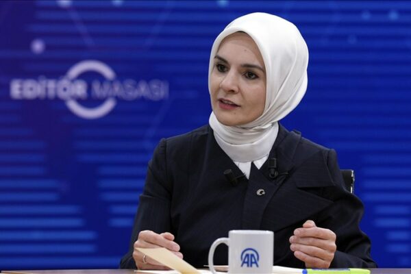 Bakan Duyurdu! Sosyal Medya Düzenlemesi Geliyor