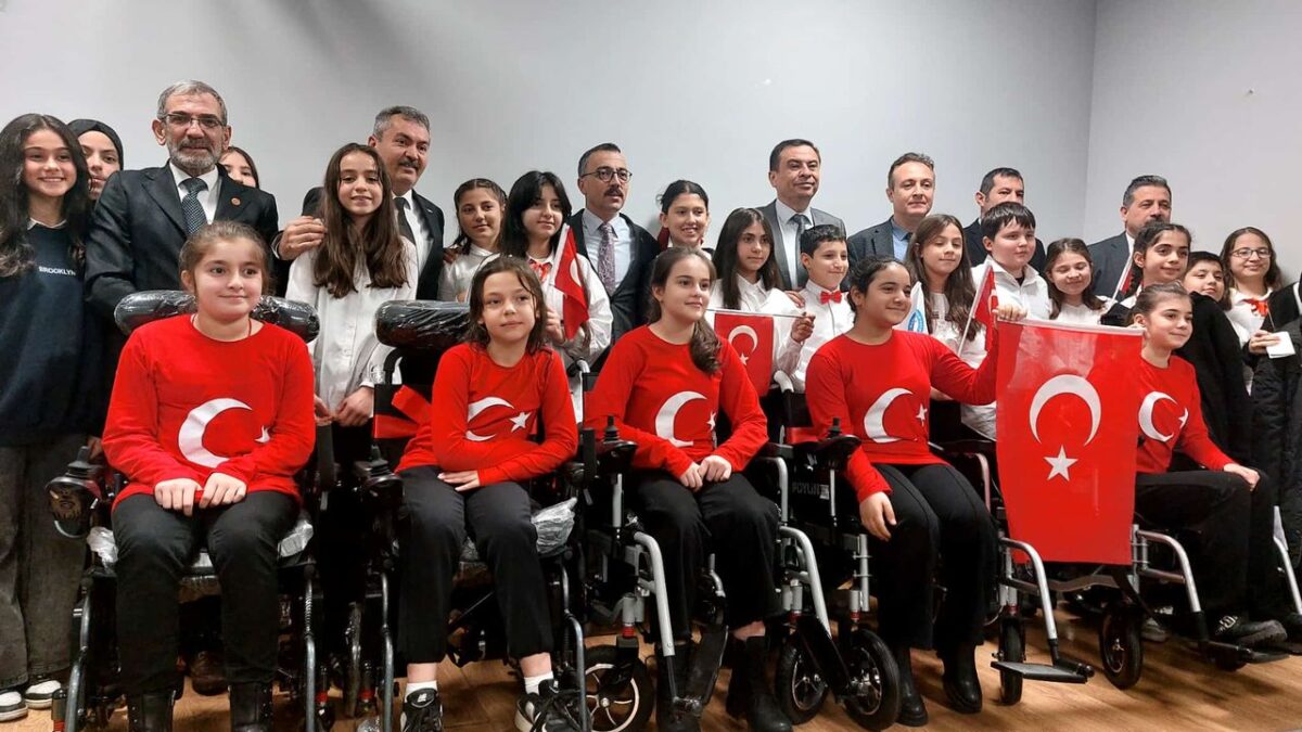Bursa’da Öğrencilerden Engelli Bireylere Büyük Destek