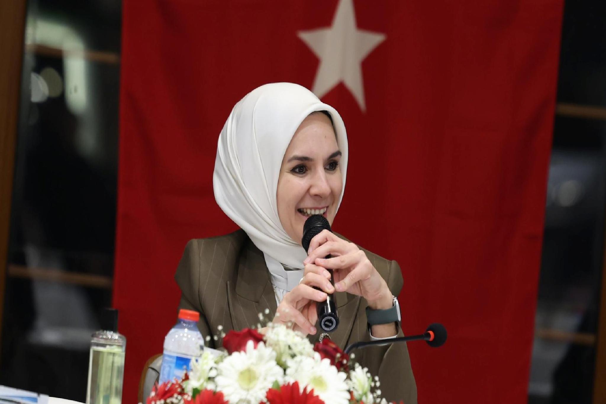 aile-ve-sosyal-hizmetler-bakani-goktas-edirnede-roman-stk-temsilcileriyle-bulustu-haberi-qCBfQz2u.jpg