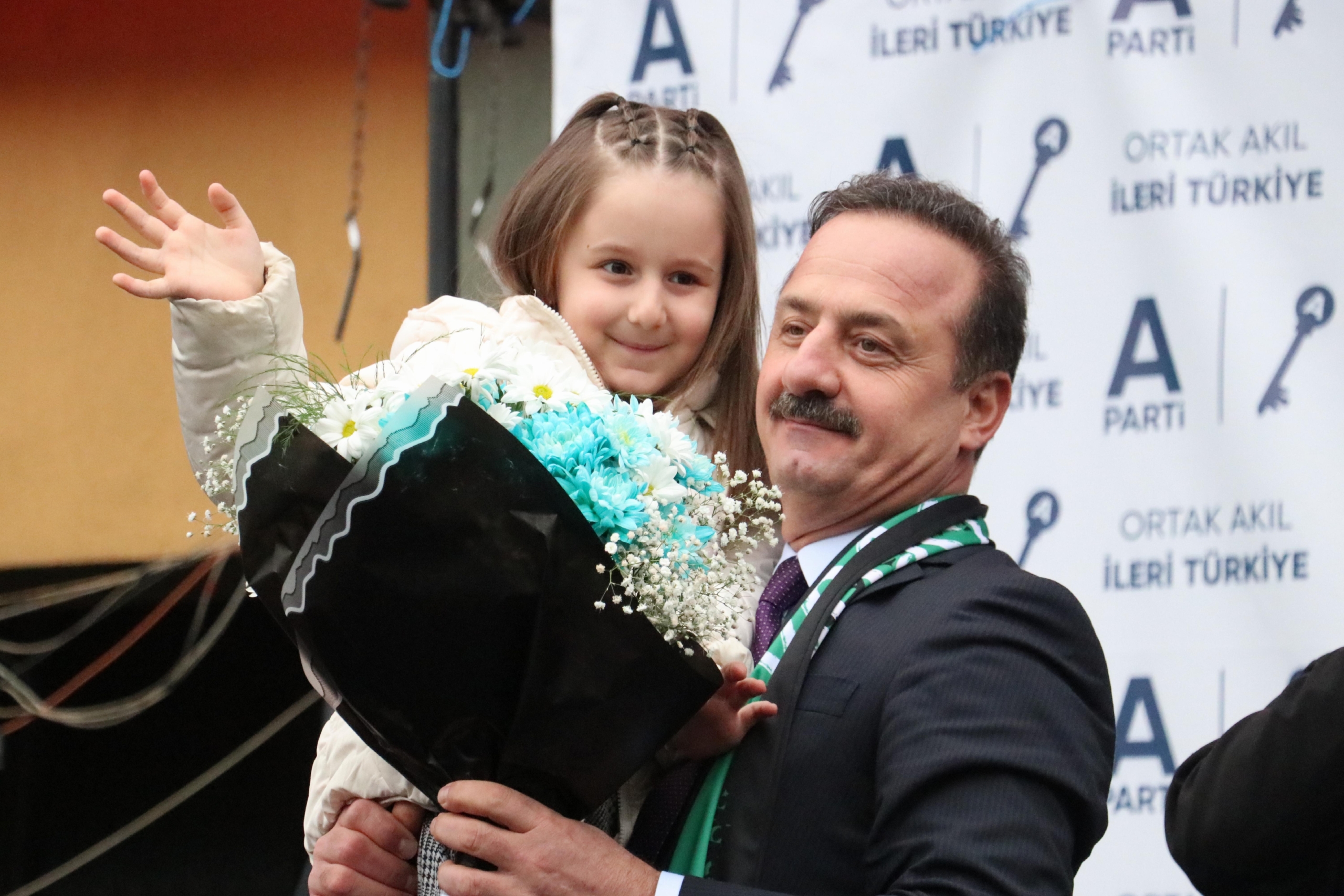 anahtar-parti-genel-lideri-agiralioglu-kocaelide-partililerle-bulustu-tLRUPLIz.jpg