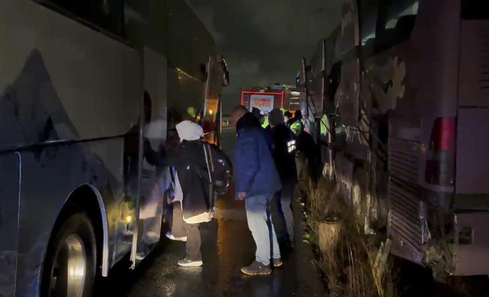 arnavutkoyde-soforu-kalp-krizi-geciren-tur-otobusu-kaza-yapti-laPx5UFV.jpg