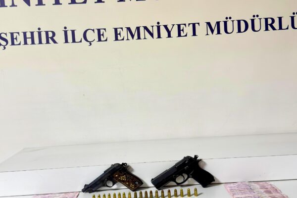 Ataşehir’de uyuşturucu ile silah ticareti yaptığı iddia edilen 5 zanlı adliyede