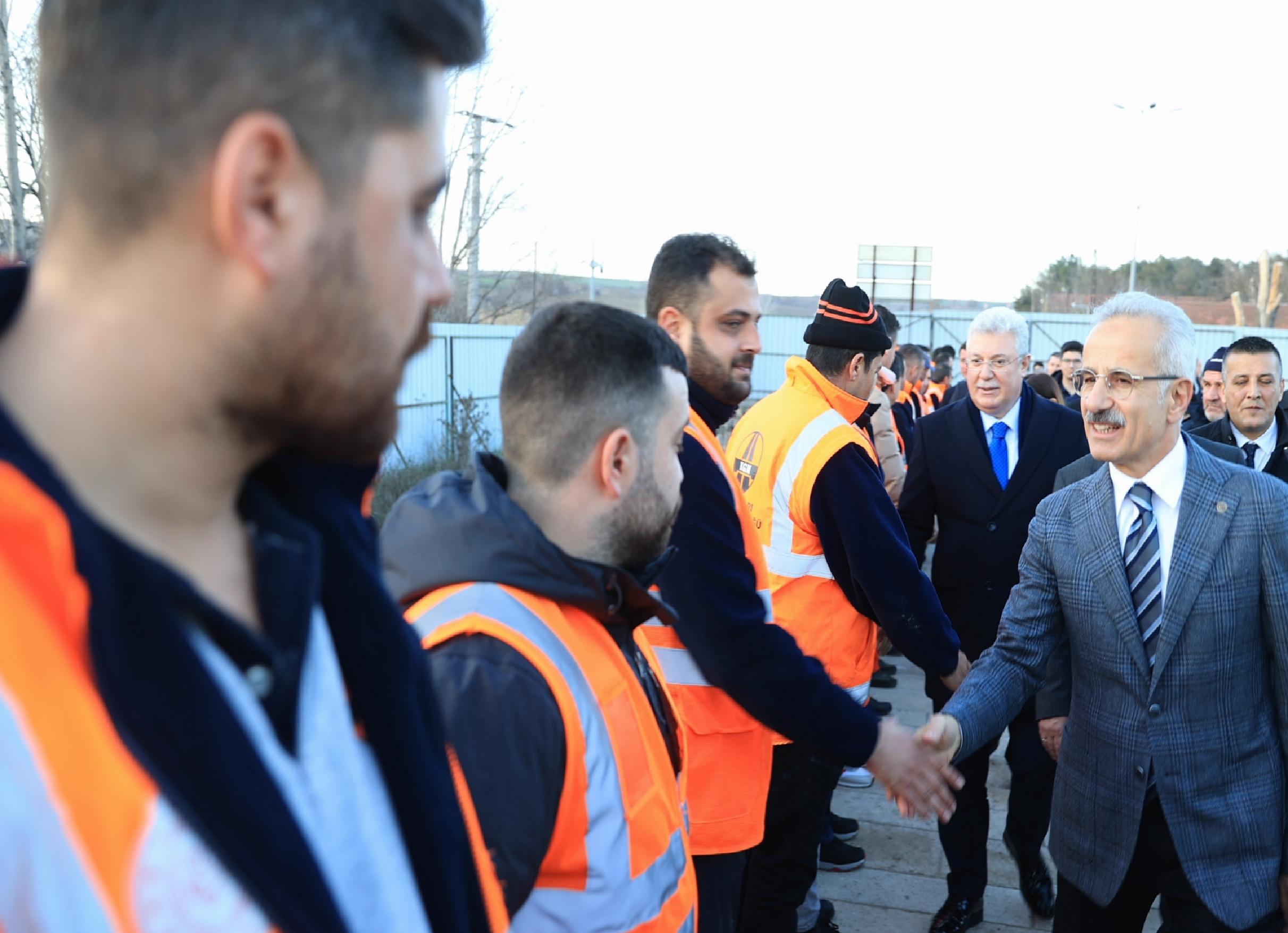 bakan-uraloglu-tarihi-uzun-koprude-suren-restorasyon-calismalarini-inceledi-haberi-pAmh5e2H.jpg