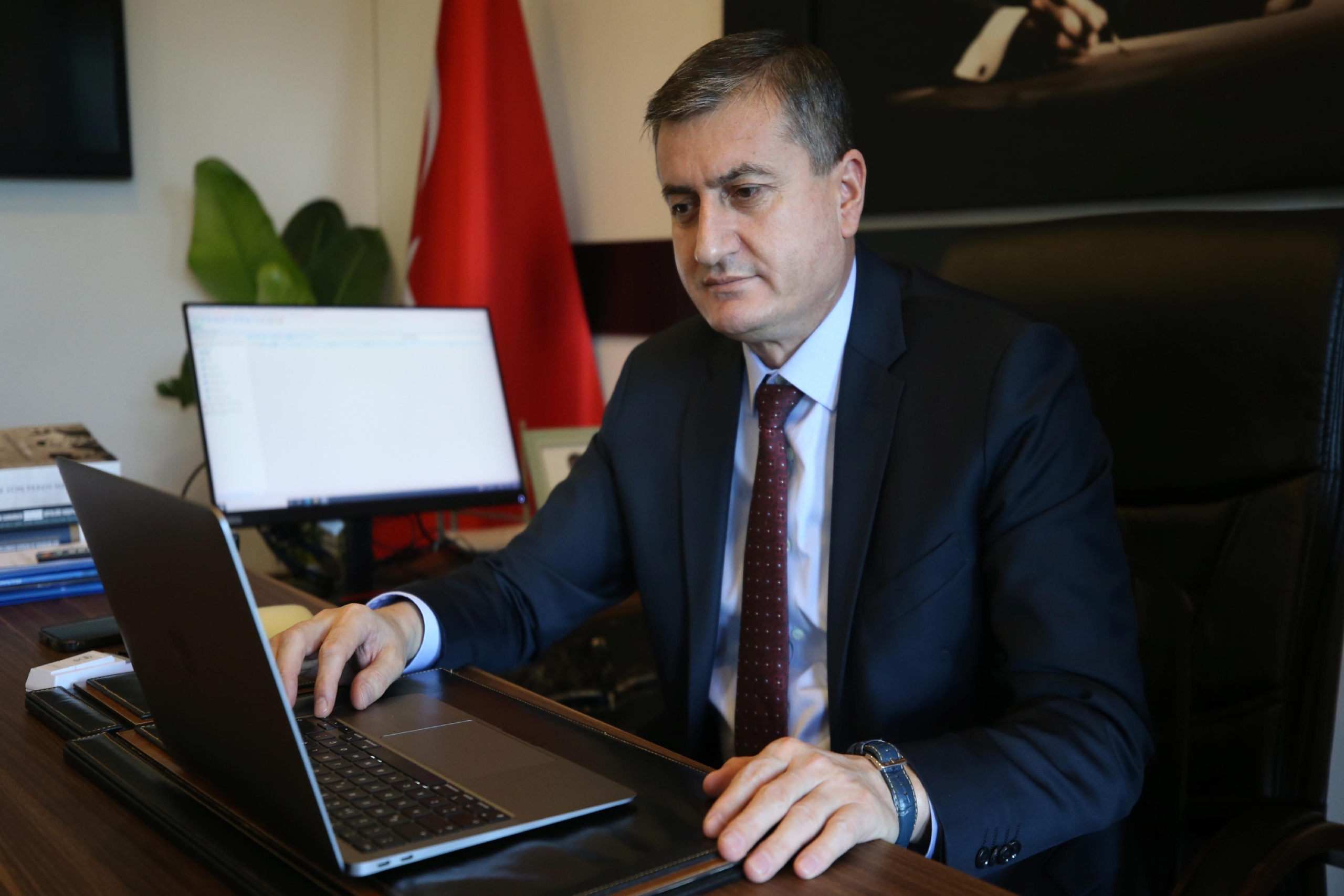 balikesir-cumhuriyet-bassavcisi-akin-aanin-yilin-kareleri-oylamasina-katildi-MgUuCL7O.jpg