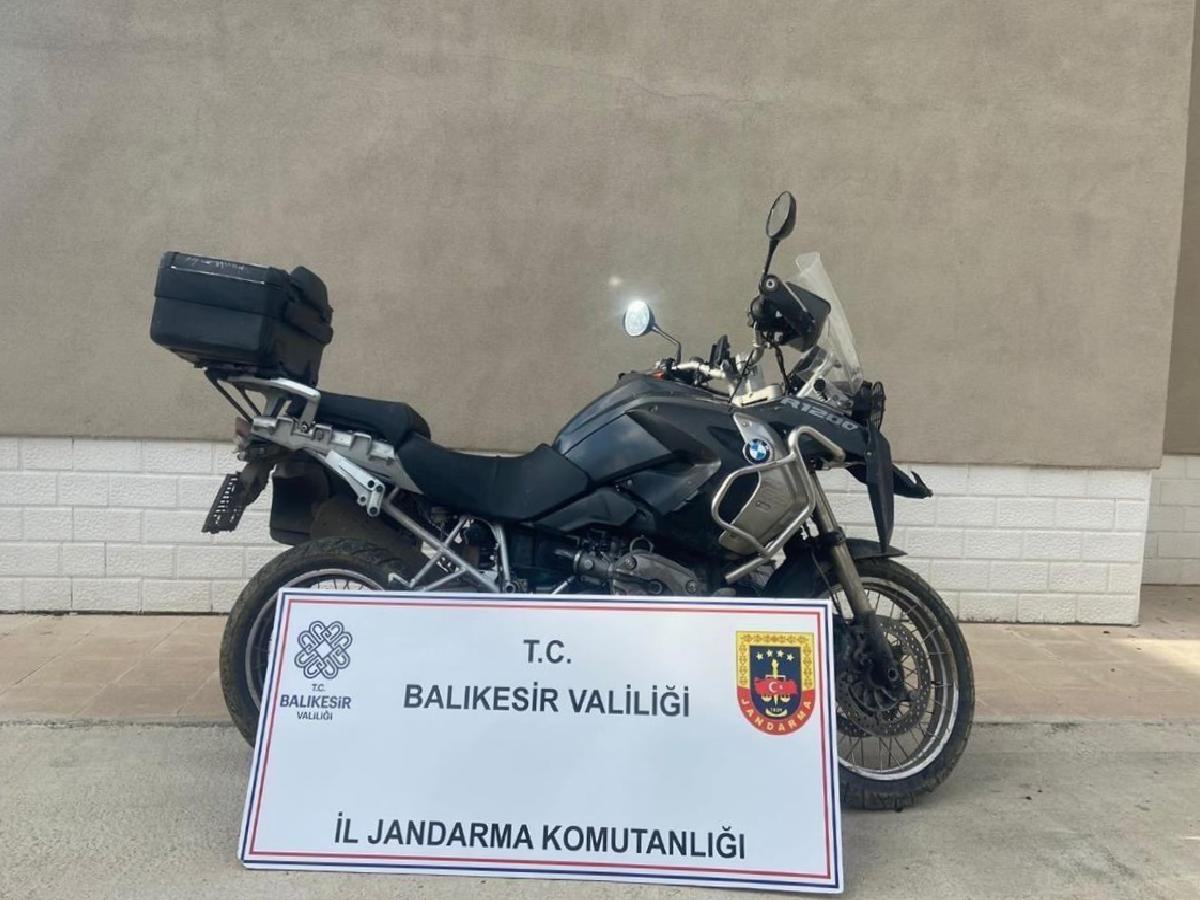 balikesirde-gerceklesen-operasyonlarda-45-sistemsiz-gocmen-yakalandi-yCVilRi4.jpg
