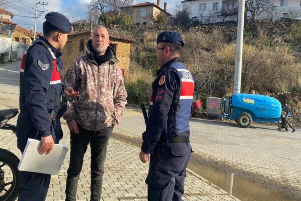 Balıkesir’de jandarma, vatandaşları dolandırıcılığa karşı uyarıyor