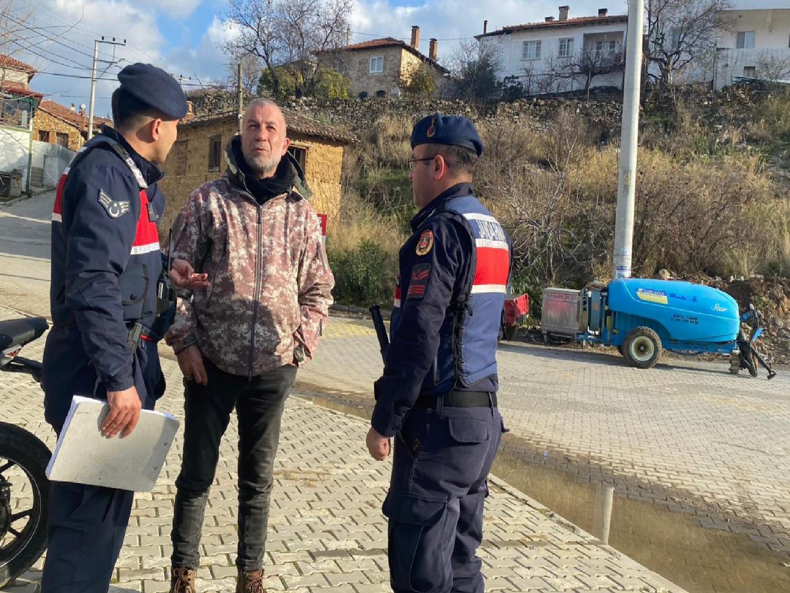 balikesirde-jandarma-vatandaslari-dolandiriciliga-karsi-uyariyor-OMJLvM6b.jpg
