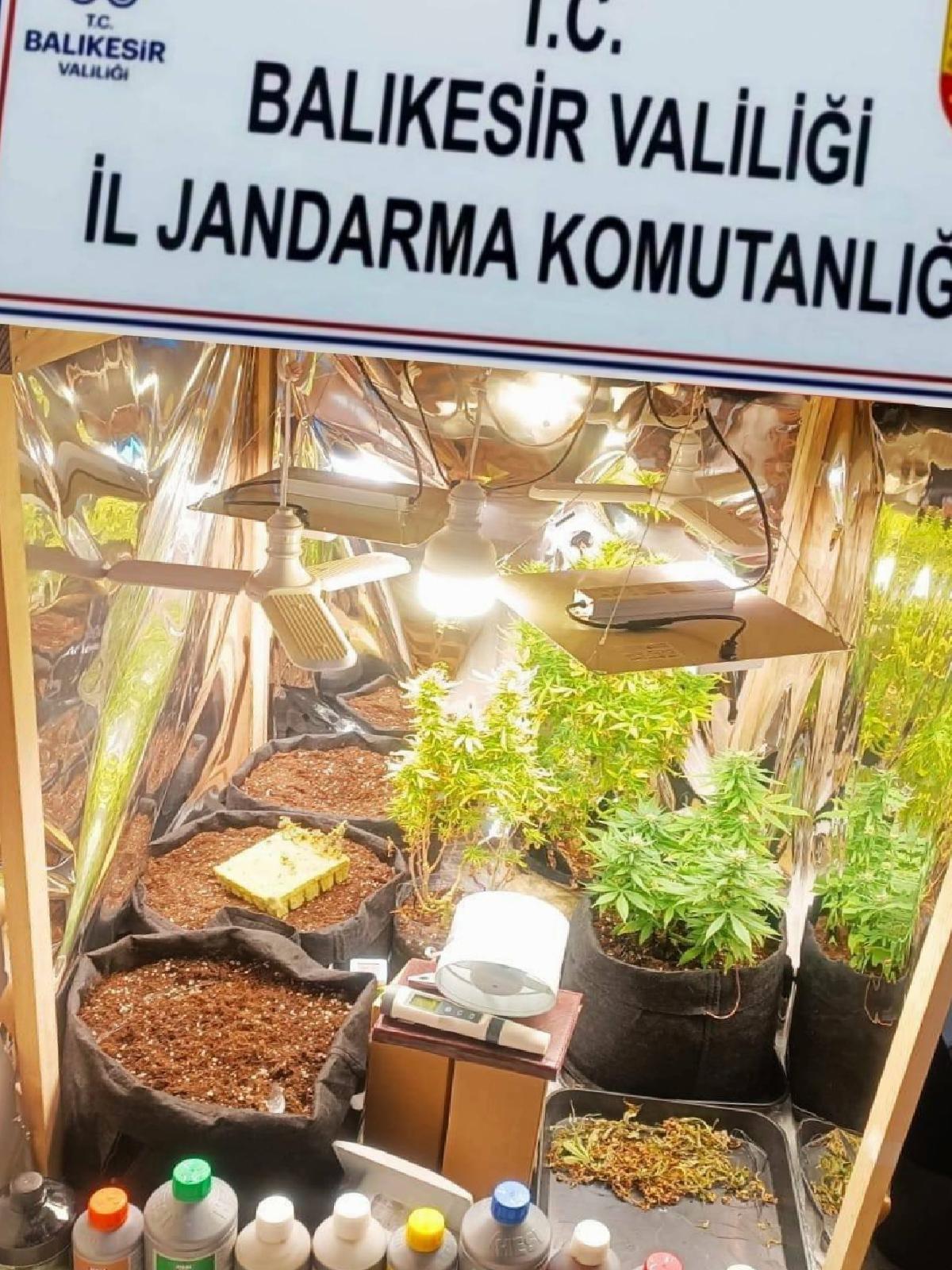 balikesirde-jandarmanin-operasyonlarinda-yakalanan-7-supheli-tutuklandi-haberi-9BTsn4aD.jpg