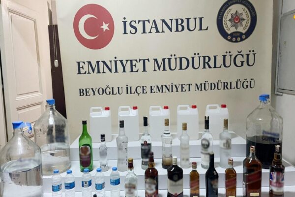 Beyoğlu’nda dükkanında sahte içki üreten “sucu” tutuklandı