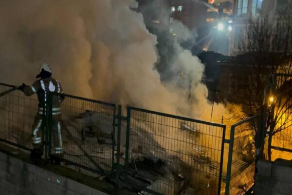Beyoğlu’nda üç gecekondu, yangın sonucu kullanılamaz hale geldi