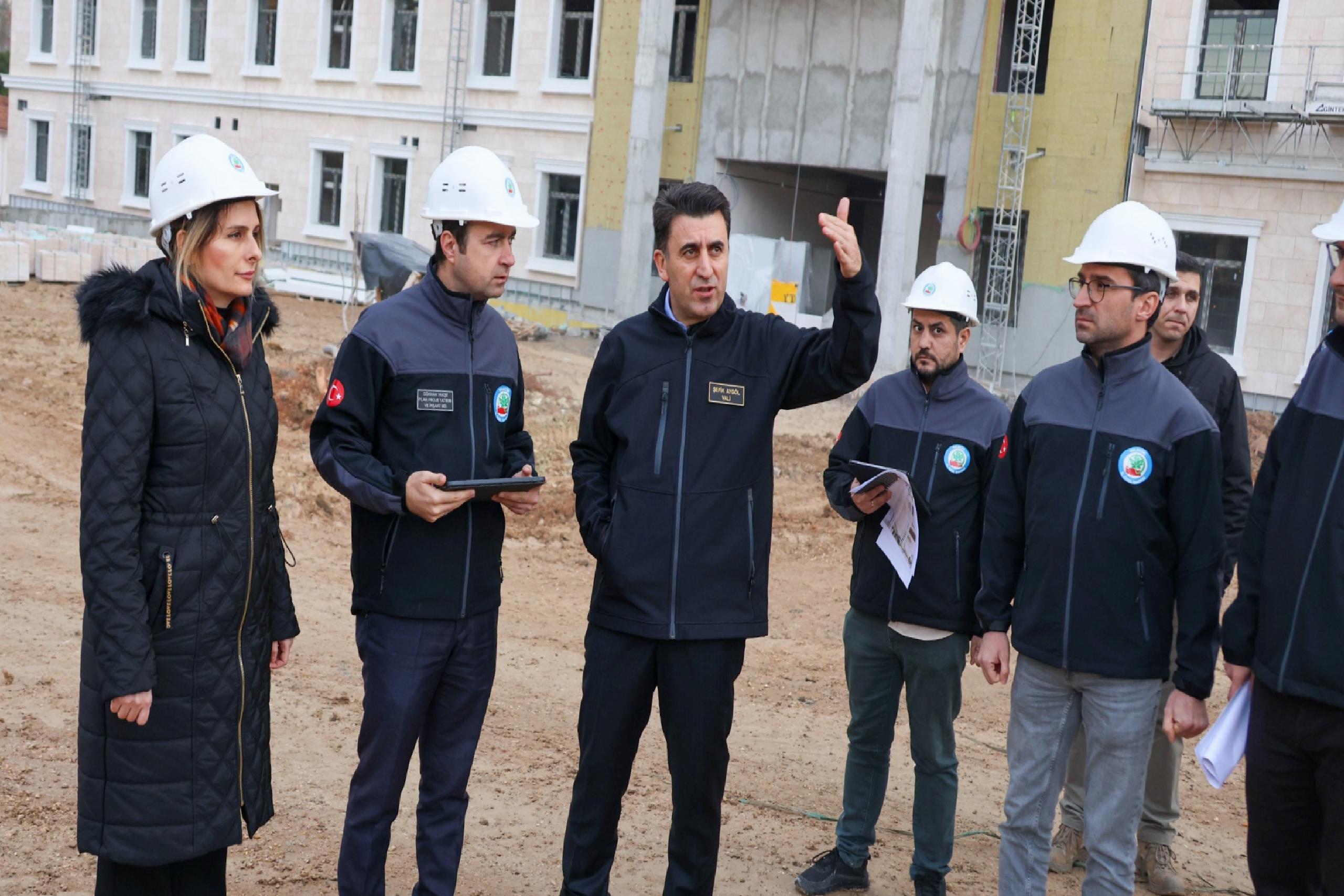 bilecik-valisi-aygol-valilik-ve-il-emniyet-mudurlugu-insaatlarini-inceledi-haberi-2PJ7tM5P.jpg
