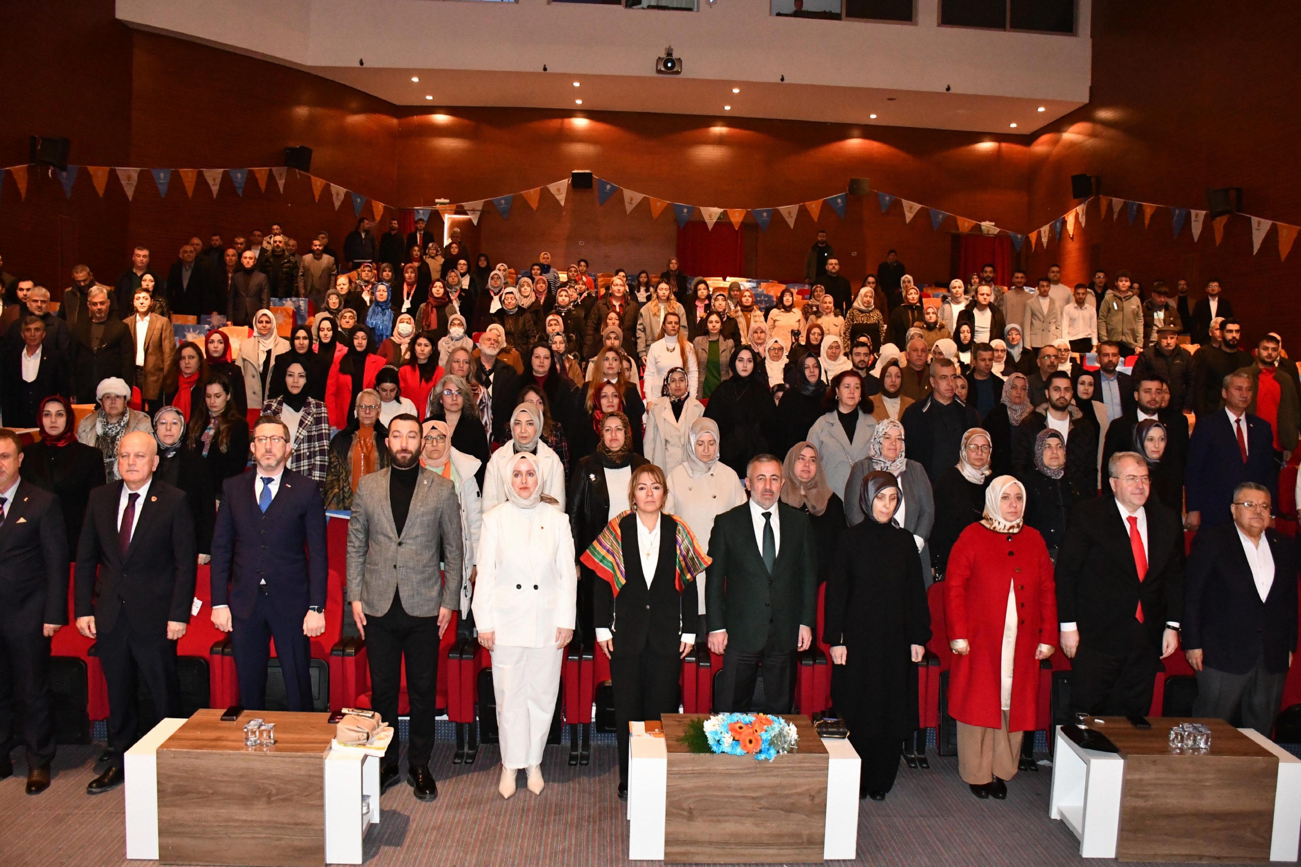 bilecikte-ak-parti-bayan-kollari-7-olagan-kongresi-yapildi-HayXs7gS.jpg