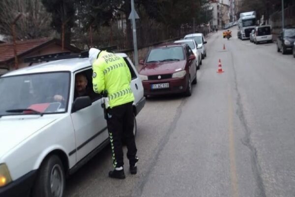 Bilecik’te dronla trafik denetiminde 777 araç sürücüsüne işlem yapıldı