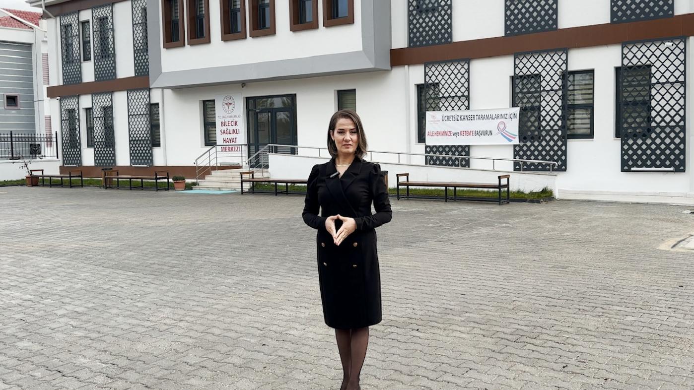 bilecikte-kadin-yoneticiler-rahim-agzi-kanseri-farkindaligi-icin-kamera-karsisina-gecti-haberi-XzGYapUt.jpg