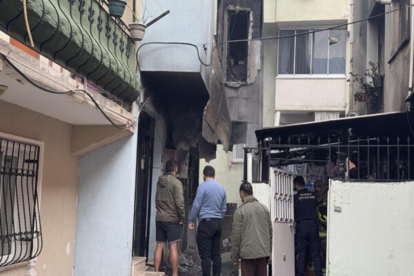 Bursa’da 4 katlı binada çıkan yangında hasar oluştu haberi