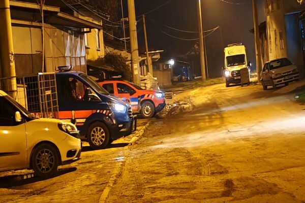 Bursa’da baba bıçakla iki çocuğunu rehin aldı haberi