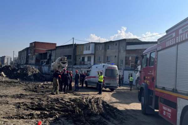 Bursa’da bir inşaatta kalıpların çökmesi sonucu 5 işçi yaralandı haberi